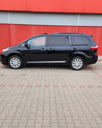 Toyota Sienna cena 109000 przebieg: 170000, rok produkcji 2017 z Ząbki małe 121